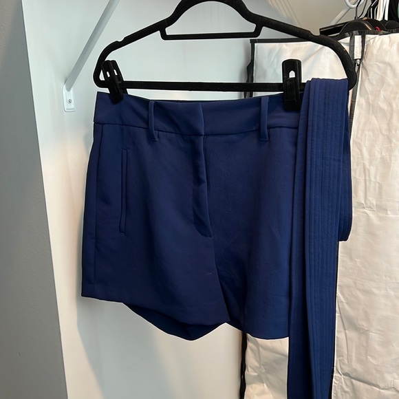 Aritzia / Wilfred Tie-Front Shorts in Navy (Size 8) - Picture 3 of 4